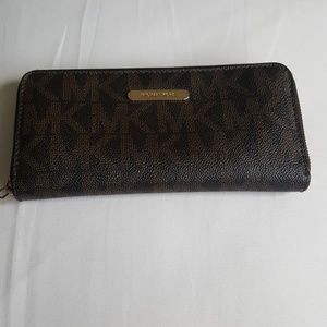 Michael kors wallet